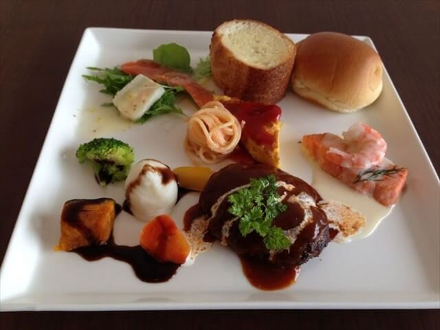 cafe-yabusachi-lunch-plate