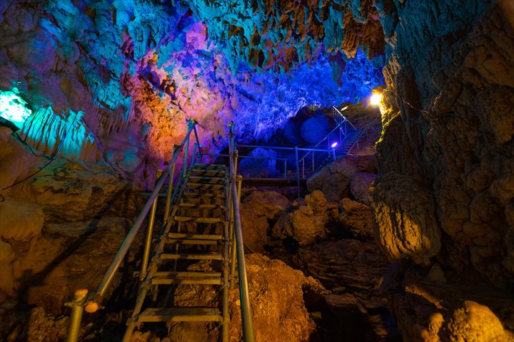 沖縄中部観光　CAVEOKINAWA 鍾乳洞