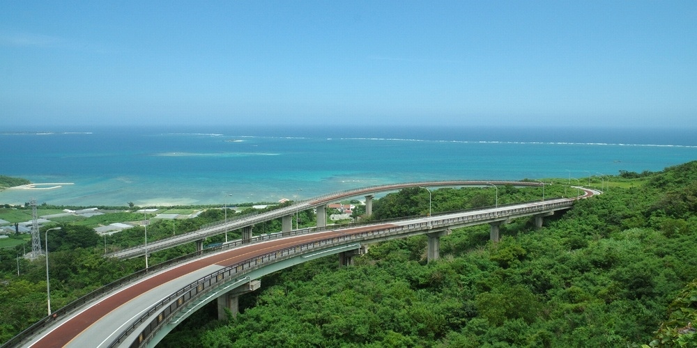 沖縄旅行レンタカーイメージ