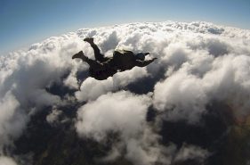 沖縄でスカイダイビングってできる？気になる疑問にお答えします！