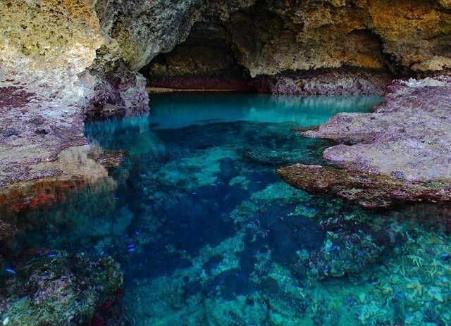 ユサンディ　敷地内　青の洞窟
