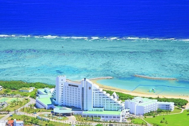 沖縄　高級ホテル　ANAインターコンチネンタル石垣リゾート　敷地全体を俯瞰する