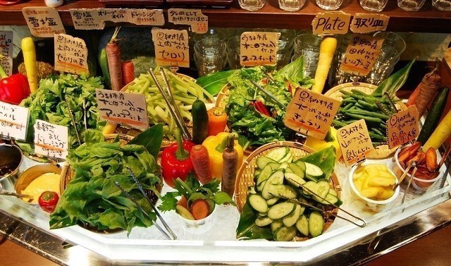 沖縄　しまぶた屋　農園炉端　野菜ソムリエが厳選したサラダバー