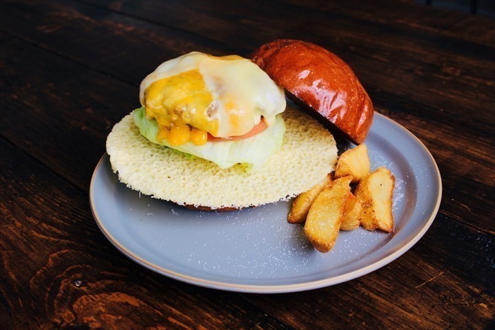 港川外人住宅　UFO Burger&Sandwich CAFÉ　　料理