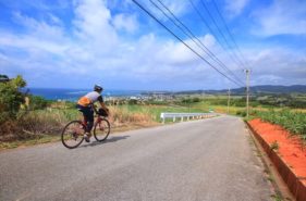ロードバイクの新たな聖地！沖縄「久米島一周」絶景サイクリング