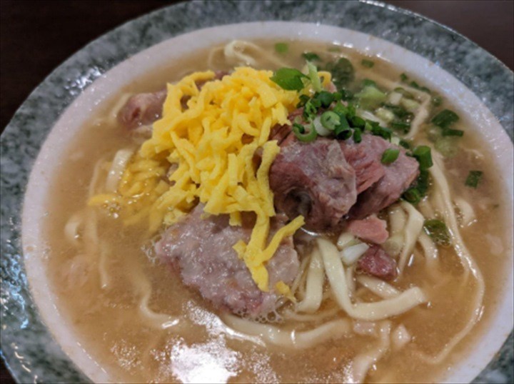 【地元民のお墨付き】沖縄そば専門店「与那原家」 こってりあっさりスープが選べて定食も豊富！