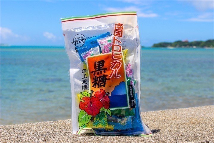 沖縄　スーパーマーケット　バラマキ土産　トロピカル黒糖