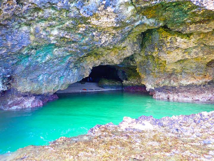米原海岸　青の洞窟
