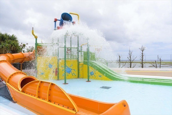 サンセットビーチ　設備　北谷公園水泳プール