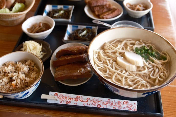 ゆいレール　観光　沖縄そばの店 しむじょう