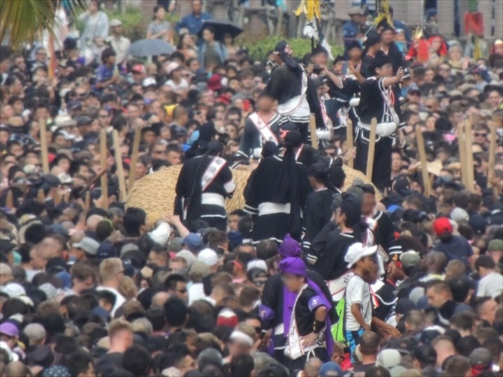 沖縄　綱引き