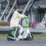石垣島で電動シートボード「Limeラクモ」のサービス開始｜大阪・関西万博で使用された車両を再活用