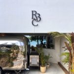 沖縄の海と空を独り占め!ソファ席でくつろぐ極上カフェ&バー「RYUKYU BEACH CLUB」