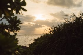 沖縄でプロポーズ｜「箱パカ」の瞬間を、沖縄の夕陽の中で。一生に一度のプロポーズという物語