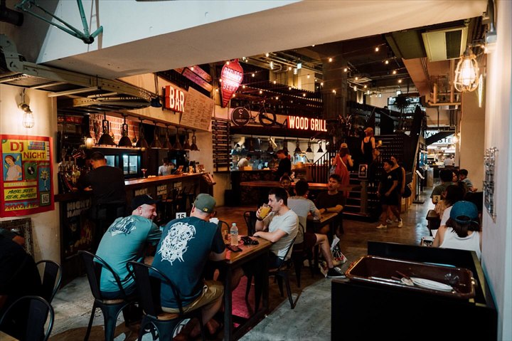 北谷 おすすめ レストラン Frankey Tavern