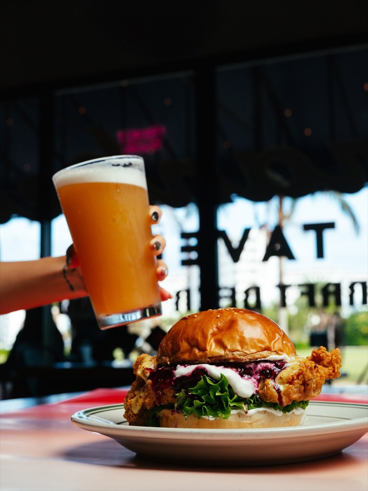 北谷 おすすめ レストラン Frankey Tavern