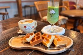 那覇の古民家カフェ「sobaco」焼きたて米粉ワッフルと、朝8時からのカフェ時間
